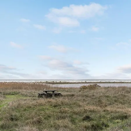 Timmi - 100m From The Sea By Interhome Hals