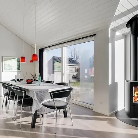 Timmi - 100m From The Sea By Interhome Hals